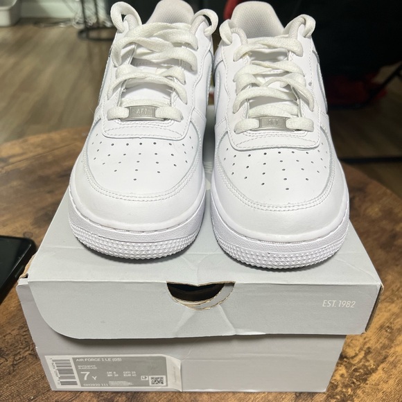 Air Force 1 LE (GS) - Picture 1 of 6